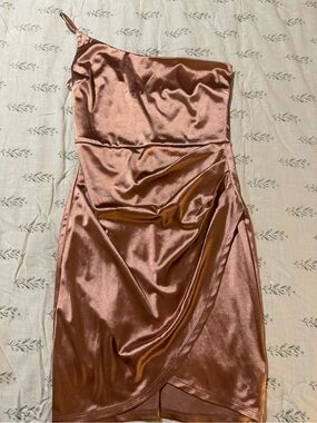 Asymmetrical One-Shoulder Satin Mini Dress in Rose Copper